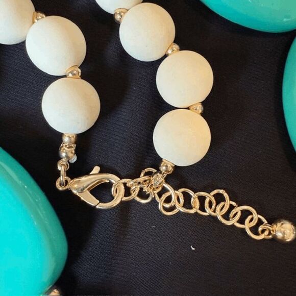 NWT Starfish Lucite and Gold Tone Statement Necklace and Earring Set Turquoise - Picture 6 of 10